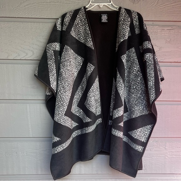 IKE BEHAR BLACK PONCHO OPEN FRONT SHAWL SWEATER CAPE ONE SIZE - Picture 10 of 10